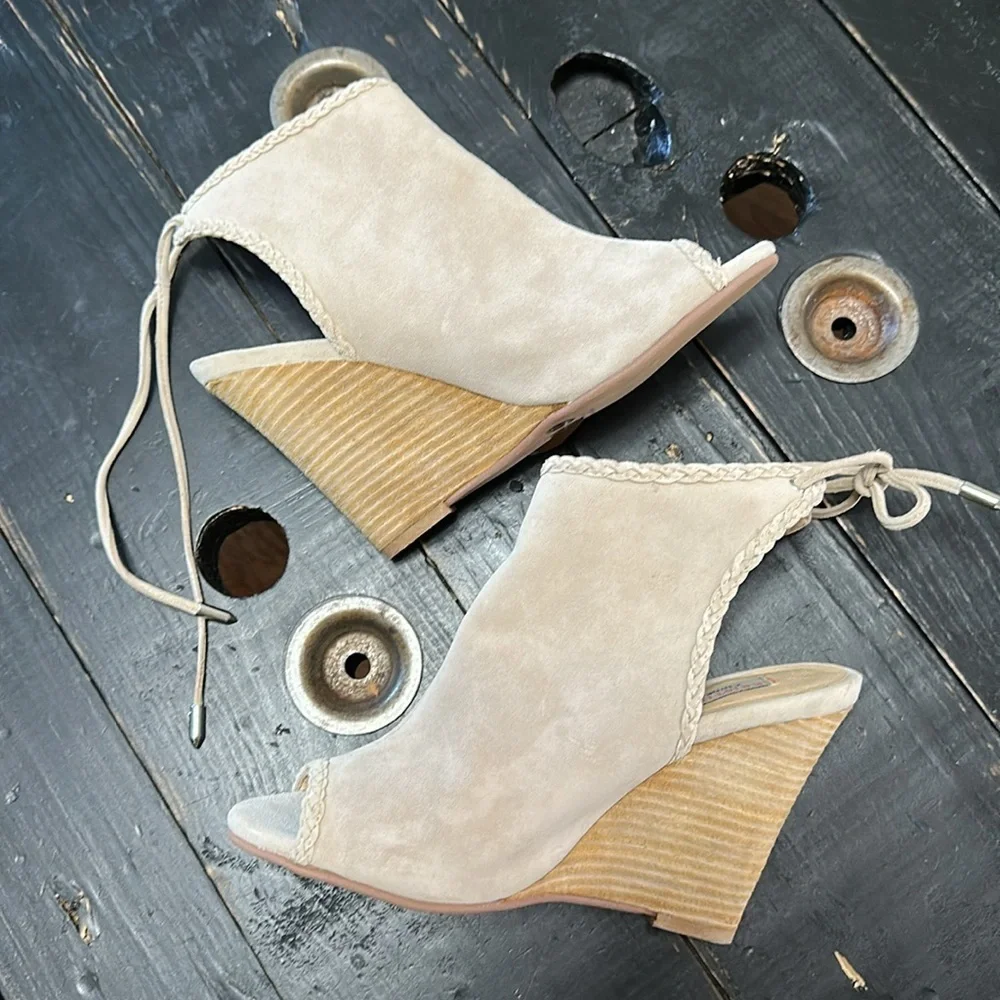 Kristin Cavallari Chinese Laundry Larox Mushroom Grey Suede Leather Wedges
